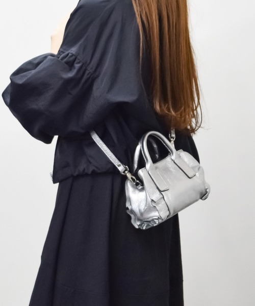RIPANI（リパーニ）の「【RIPANI】メタリックレザーフリルデザインミニバッグ(Q46518)（ハンドバッグ・レディース・シルバー・ALL）」の8枚目の写真