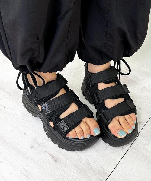 INGNI（イング）の「厚底ベルクロスポサン（サンダル・レディース・アイボリー/ブラック・M/L）」の8枚目の写真