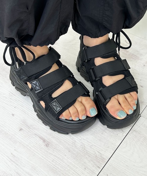 INGNI（イング）の「厚底ベルクロスポサン（サンダル・レディース・アイボリー/ブラック・M/L）」の9枚目の写真