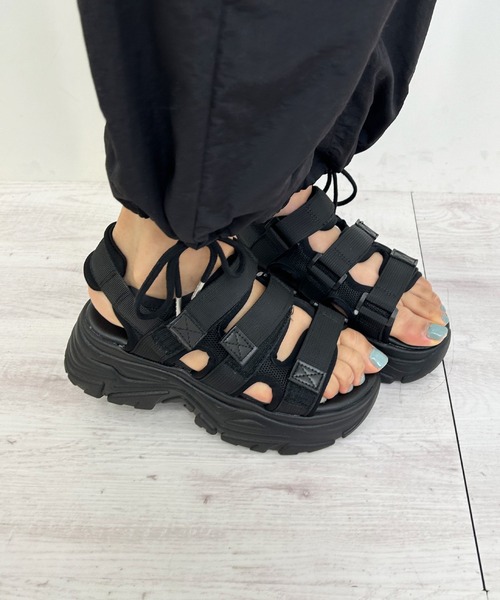 INGNI（イング）の「厚底ベルクロスポサン（サンダル・レディース・アイボリー/ブラック・M/L）」の10枚目の写真