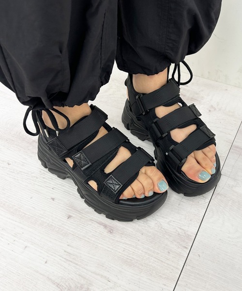 INGNI（イング）の「厚底ベルクロスポサン（サンダル・レディース・アイボリー/ブラック・M/L）」の11枚目の写真