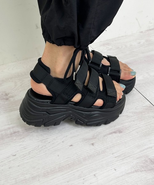 INGNI（イング）の「厚底ベルクロスポサン（サンダル・レディース・アイボリー/ブラック・M/L）」の12枚目の写真