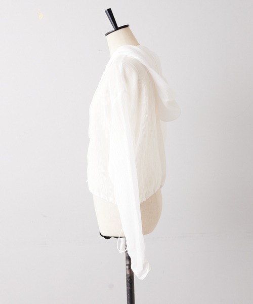 ear PAPILLONNER(イアパピヨネ)の「《日よけ・冷房対策》シアーパーカー【SUM1 STYLE】(パーカー・レディース・ブラック/ホワイト・FREE)」の14枚目の写真