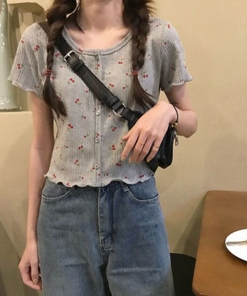 Achic(アシック)の「チェリークロップ半袖ニットトップス(ニット/セーター・レディース・ホワイト/ピンク/グレー・M)」の7枚目の写真