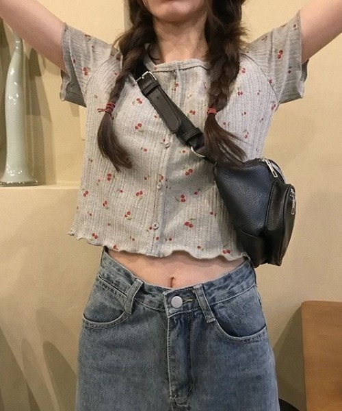 Achic(アシック)の「チェリークロップ半袖ニットトップス(ニット/セーター・レディース・ホワイト/ピンク/グレー・M)」の8枚目の写真