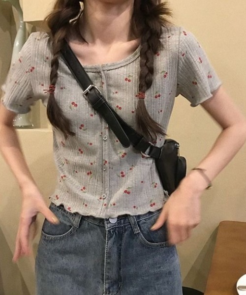 Achic(アシック)の「チェリークロップ半袖ニットトップス(ニット/セーター・レディース・ホワイト/ピンク/グレー・M)」の9枚目の写真