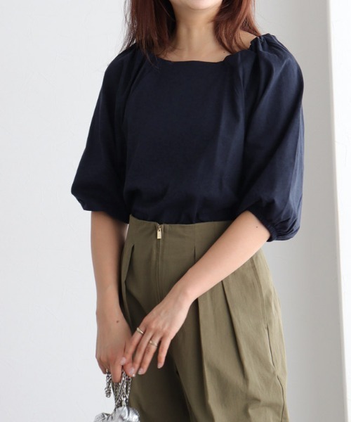 Pierrot(ピエロ)の「パフスリーブカットソー(Tシャツ/カットソー・レディース・ライトベージュ/ブラック/オフホワイト/ネイビー・M/L)」の4枚目の写真
