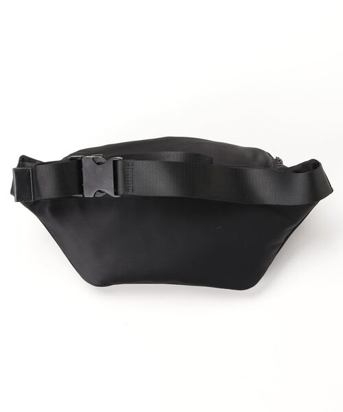 DSQUARED2（ディースクエアード）の「BE ICON BELT BAG /0232（ボディ