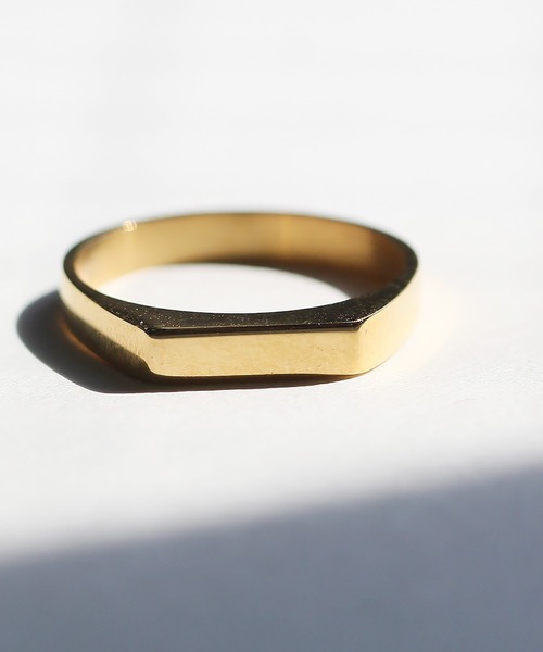 abaskdesign(アバスクデザイン)の「金属アレルギー対応 スクエアトップステンレスリング(リング・レディース・シルバー/ゴールド・9号)」の3枚目の写真