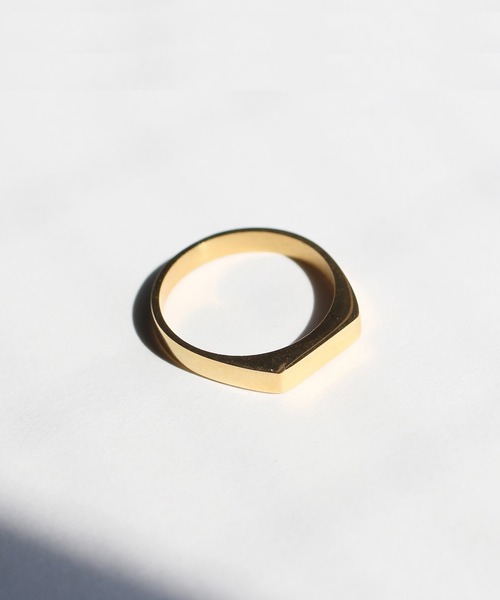 abaskdesign(アバスクデザイン)の「金属アレルギー対応 スクエアトップステンレスリング(リング・レディース・シルバー/ゴールド・9号)」の5枚目の写真