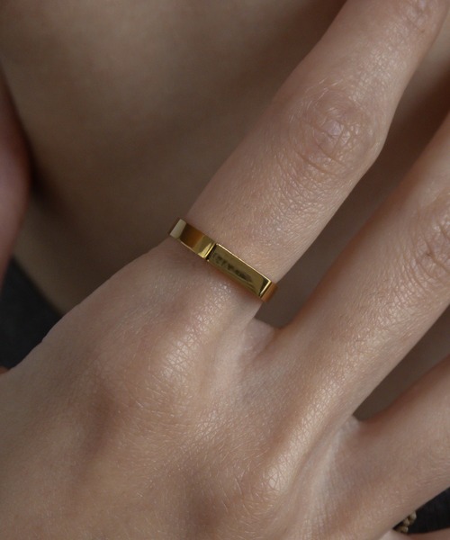 abaskdesign(アバスクデザイン)の「金属アレルギー対応 スクエアトップステンレスリング(リング・レディース・シルバー/ゴールド・9号)」の7枚目の写真
