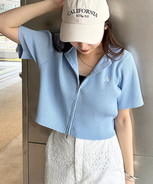 mline（エムライン）の「[mline]刺繍WZIPカーディガン（カーディガン/ボレロ・レディース・ブラック/レッド/ベージュ/ブルー/アイボリー・FREE）」の4枚目の写真