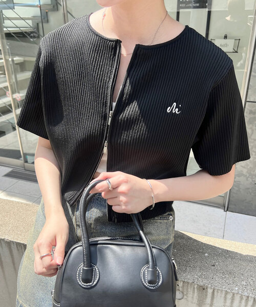 mline（エムライン）の「[mline]刺繍WZIPカーディガン（カーディガン/ボレロ・レディース・ブラック/レッド/ベージュ/ブルー/アイボリー・FREE）」の2枚目の写真