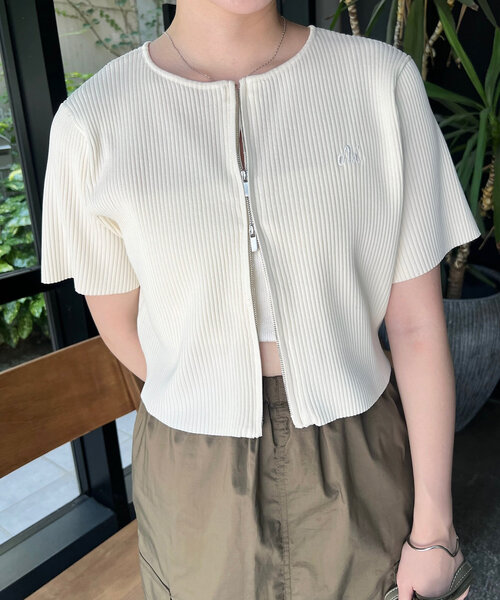 mline（エムライン）の「[mline]刺繍WZIPカーディガン（カーディガン/ボレロ・レディース・ブラック/レッド/ベージュ/ブルー/アイボリー・FREE）」の8枚目の写真