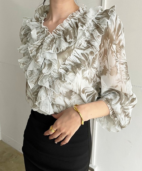 Jewelobe(ジュエローブ)の「パワーショルダーフリルシアートップス(シャツ/ブラウス・レディース・ブラック/ブルー/カーキ・FREE)」の3枚目の写真