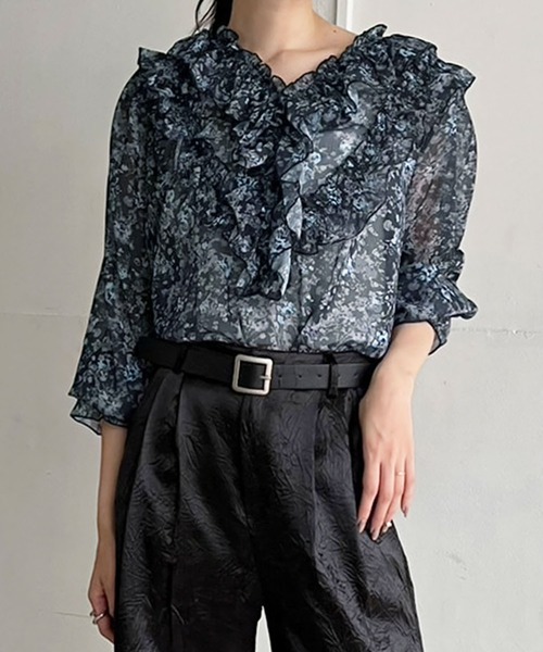 Jewelobe(ジュエローブ)の「パワーショルダーフリルシアートップス(シャツ/ブラウス・レディース・ブラック/ブルー/カーキ・FREE)」の1枚目の写真