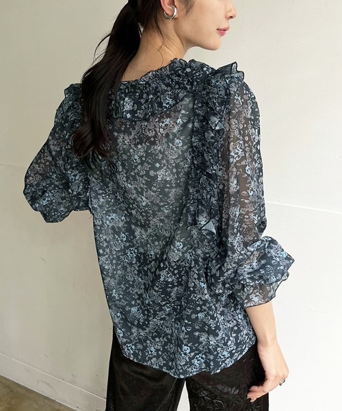 Jewelobe(ジュエローブ)の「パワーショルダーフリルシアートップス(シャツ/ブラウス・レディース・ブラック/ブルー/カーキ・FREE)」の5枚目の写真