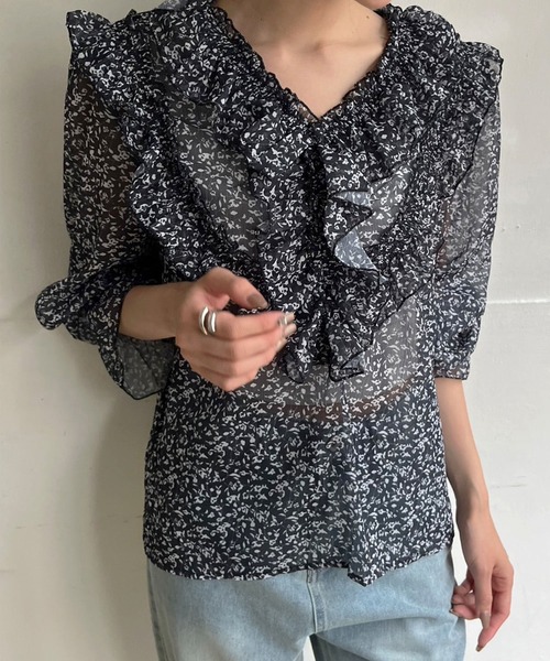 Jewelobe(ジュエローブ)の「パワーショルダーフリルシアートップス(シャツ/ブラウス・レディース・ブラック/ブルー/カーキ・FREE)」の18枚目の写真
