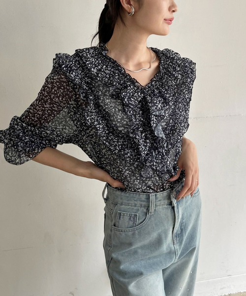 Jewelobe(ジュエローブ)の「パワーショルダーフリルシアートップス(シャツ/ブラウス・レディース・ブラック/ブルー/カーキ・FREE)」の20枚目の写真