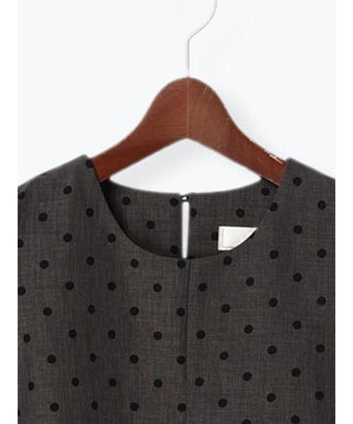 Te chichi(テチチ)の「ドットノースリーブワンピース(ワンピース・レディース・ベージュ/チャコールグレー・F)」の13枚目の写真