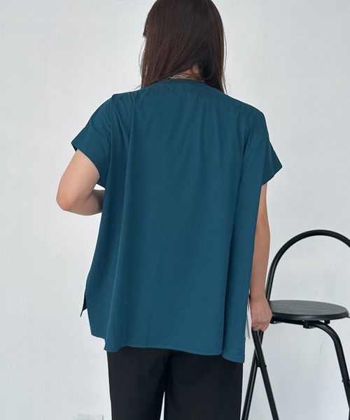 AS KNOW AS plus(アズノゥアズプラス)の「◎接触冷感 UVカット アシンメトリー フレンチスリーブタックプルオーバー(Tシャツ/カットソー・レディース・ブラック/サックスブルー/オレンジ/グレイッシュベージュ/ベージュ系/ブルー系/オレンジ系/ボルドー/ブルーグリーン・FREE)」の14枚目の写真