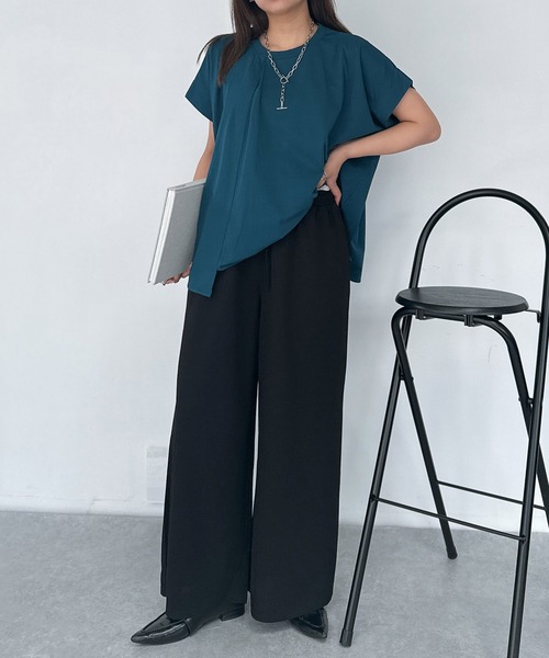 AS KNOW AS plus(アズノゥアズプラス)の「◎接触冷感 UVカット アシンメトリー フレンチスリーブタックプルオーバー(Tシャツ/カットソー・レディース・ブラック/サックスブルー/オレンジ/グレイッシュベージュ/ベージュ系/ブルー系/オレンジ系/ボルドー/ブルーグリーン・FREE)」の15枚目の写真