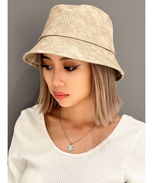 GYDA（ジェイダ）の「パターンフェイクレザーバケットハット（ハット・レディース・ベージュ/チャコールグレー・FREE）」の6枚目の写真