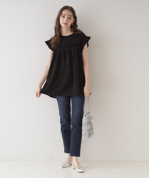 couture brooch(クチュールブローチ)の「◆【インしないでキマる長め丈】フリルデザインチュニック(チュニック・レディース・ブラック/ベージュ・42/38)」の3枚目の写真