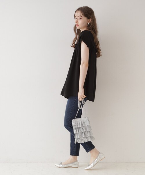 couture brooch(クチュールブローチ)の「◆【インしないでキマる長め丈】フリルデザインチュニック(チュニック・レディース・ブラック/ベージュ・42/38)」の4枚目の写真