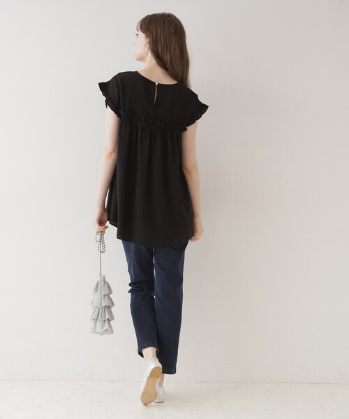 couture brooch(クチュールブローチ)の「◆【インしないでキマる長め丈】フリルデザインチュニック(チュニック・レディース・ブラック/ベージュ・42/38)」の5枚目の写真