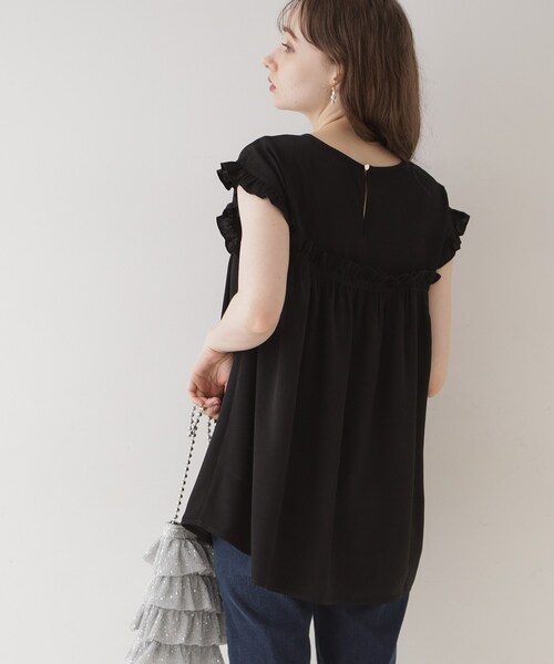 couture brooch(クチュールブローチ)の「◆【インしないでキマる長め丈】フリルデザインチュニック(チュニック・レディース・ブラック/ベージュ・42/38)」の8枚目の写真