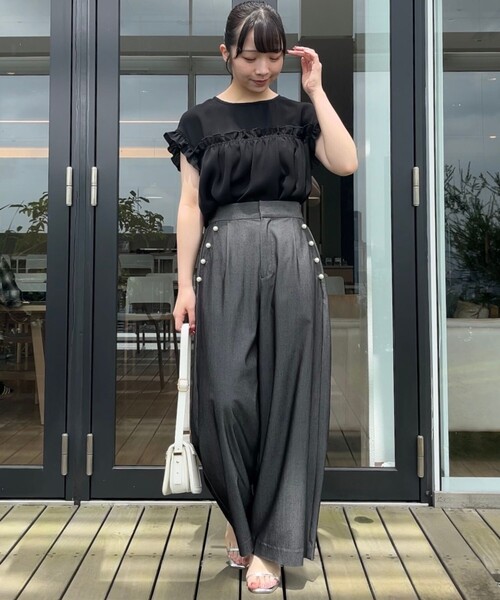 couture brooch(クチュールブローチ)の「◆【インしないでキマる長め丈】フリルデザインチュニック(チュニック・レディース・ブラック/ベージュ・42/38)」の9枚目の写真