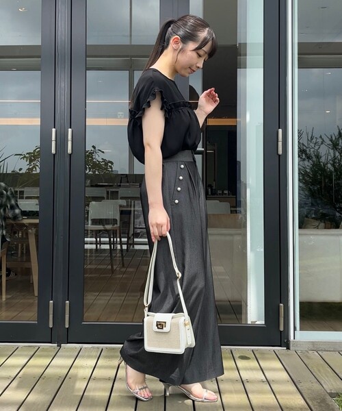 couture brooch(クチュールブローチ)の「◆【インしないでキマる長め丈】フリルデザインチュニック(チュニック・レディース・ブラック/ベージュ・42/38)」の10枚目の写真