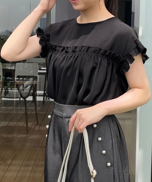 couture brooch(クチュールブローチ)の「◆【インしないでキマる長め丈】フリルデザインチュニック(チュニック・レディース・ブラック/ベージュ・42/38)」の12枚目の写真