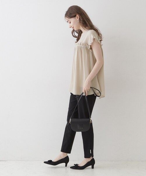 couture brooch(クチュールブローチ)の「◆【インしないでキマる長め丈】フリルデザインチュニック(チュニック・レディース・ブラック/ベージュ・42/38)」の14枚目の写真