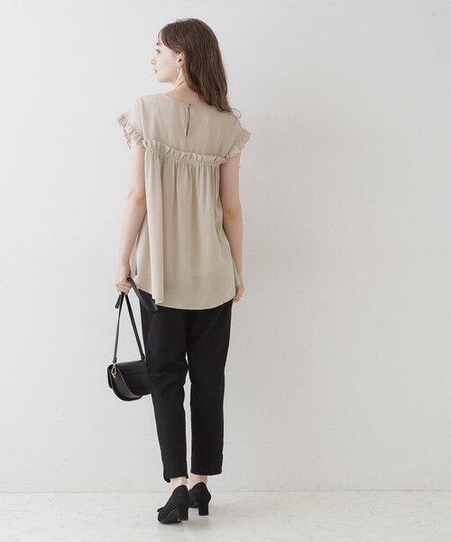 couture brooch(クチュールブローチ)の「◆【インしないでキマる長め丈】フリルデザインチュニック(チュニック・レディース・ブラック/ベージュ・42/38)」の15枚目の写真