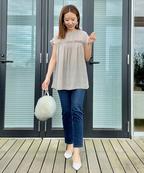 couture brooch(クチュールブローチ)の「◆【インしないでキマる長め丈】フリルデザインチュニック(チュニック・レディース・ブラック/ベージュ・42/38)」の19枚目の写真