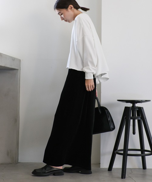 select MOCA(セレクトモカ)の「裏毛キーネックショートトップス(Tシャツ/カットソー・レディース・オフホワイト/ブラック/グレイッシュベージュ・FREE)」の11枚目の写真