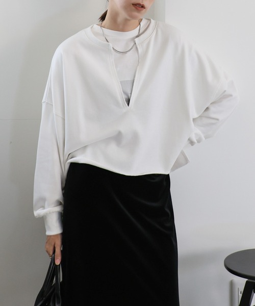 select MOCA(セレクトモカ)の「裏毛キーネックショートトップス(Tシャツ/カットソー・レディース・オフホワイト/ブラック/グレイッシュベージュ・FREE)」の10枚目の写真