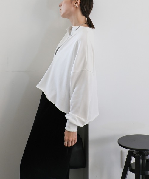 select MOCA(セレクトモカ)の「裏毛キーネックショートトップス(Tシャツ/カットソー・レディース・オフホワイト/ブラック/グレイッシュベージュ・FREE)」の12枚目の写真