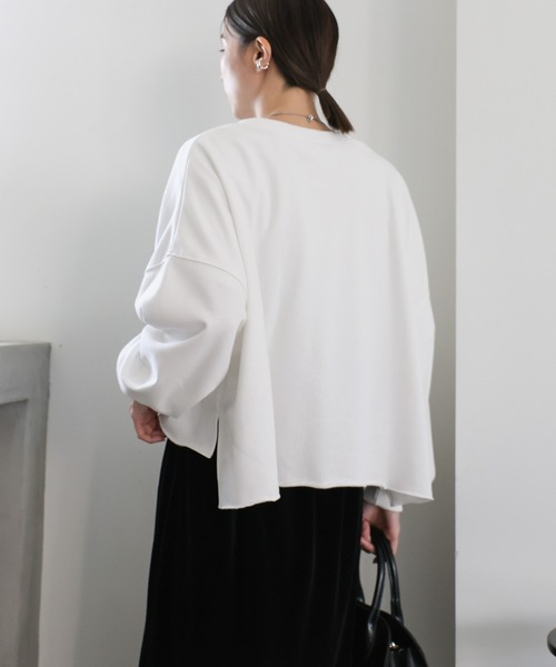 select MOCA(セレクトモカ)の「裏毛キーネックショートトップス(Tシャツ/カットソー・レディース・オフホワイト/ブラック/グレイッシュベージュ・FREE)」の15枚目の写真