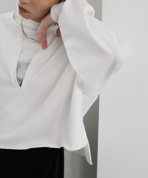 select MOCA(セレクトモカ)の「裏毛キーネックショートトップス(Tシャツ/カットソー・レディース・オフホワイト/ブラック/グレイッシュベージュ・FREE)」の16枚目の写真