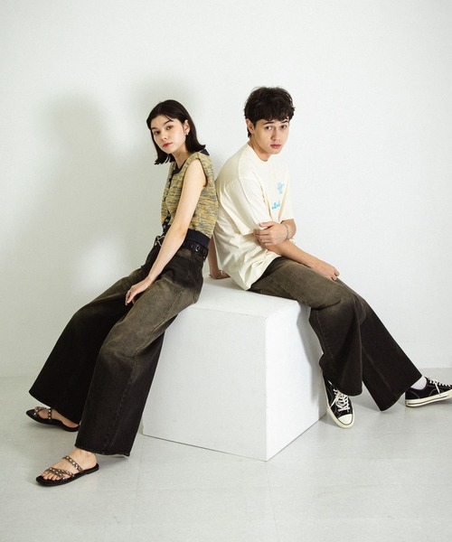 SENSE OF PLACE by URBAN RESEARCH(センスオブプレイスバイアーバンリサーチ)の「『ユニセックス』ヴィンテージライクデニムワイドパンツ(デニムパンツ・メンズ・ブラック/インディゴブルー・MEDIUM/LARGE)」の5枚目の写真