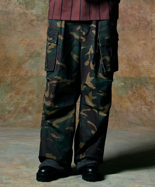 glamb（グラム）の「Wide Military Pants / ワイドミリタリーパンツ（その他パンツ・メンズ・カーキ/ホワイト・S/M/L）」の2枚目の写真