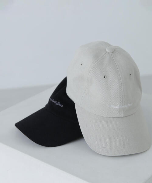 NATURAL BEAUTY BASIC（ナチュラルビューティーベーシック）の「ロゴ入りプレーンキャップ（キャップ・レディース・ブラック/オフホワイト・FREE）」の2枚目の写真