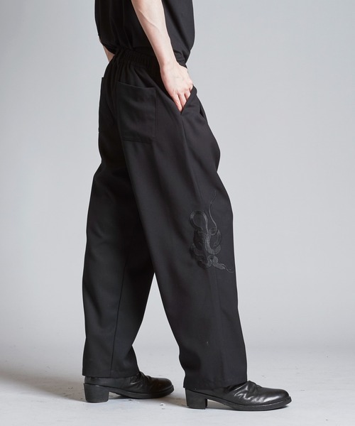 NO ID.(ノーアイディ)の「【NO ID.】Easy Wide Souvenir Trousers / イージー ワイド スーベニア トラウザーズ(スラックス・メンズ・ブラック/グレー/アイボリー・2/1)」の2枚目の写真