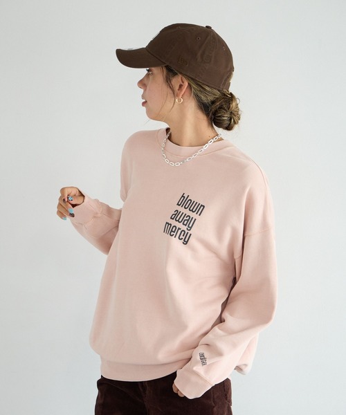 BAYFLOW（ベイフロー）の「[程よいサイズ感]ピグメントロゴスウェットプルオーバー（スウェット・レディース・ライトグレー/ブルー/チャコールグレー/オフホワイト/ライトピンク/ブラウン/ピンク/ライトブルー/ベージュ・SMALL/MEDIUM）」の9枚目の写真