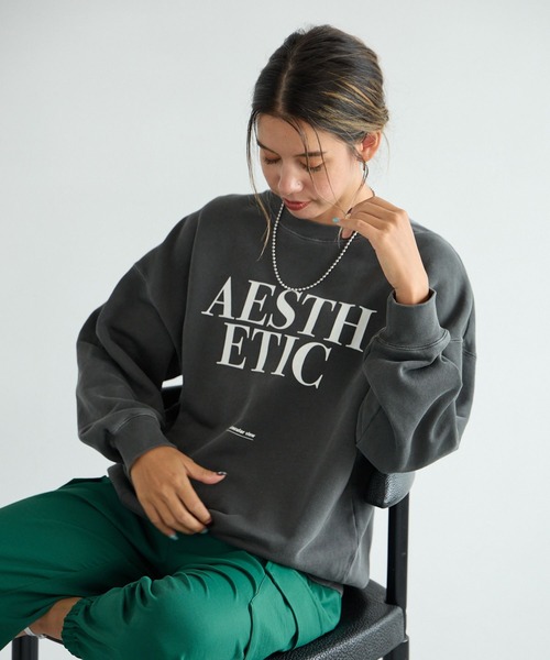 BAYFLOW（ベイフロー）の「[程よいサイズ感]ピグメントロゴスウェットプルオーバー（スウェット・レディース・ライトグレー/ブルー/チャコールグレー/オフホワイト/ライトピンク/ブラウン/ピンク/ライトブルー/ベージュ・SMALL/MEDIUM）」の11枚目の写真