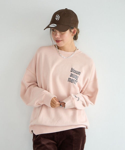 BAYFLOW（ベイフロー）の「[程よいサイズ感]ピグメントロゴスウェットプルオーバー（スウェット・レディース・ライトグレー/ブルー/チャコールグレー/オフホワイト/ライトピンク/ブラウン/ピンク/ライトブルー/ベージュ・SMALL/MEDIUM）」の19枚目の写真