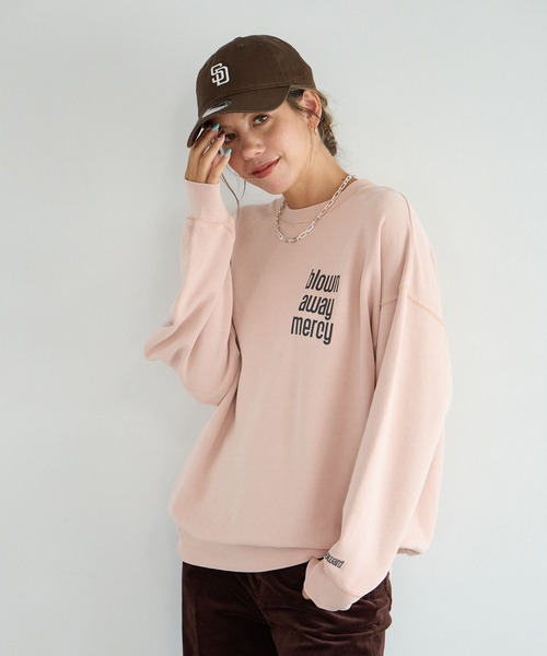 BAYFLOW（ベイフロー）の「[程よいサイズ感]ピグメントロゴスウェットプルオーバー（スウェット・レディース・ライトグレー/ブルー/チャコールグレー/オフホワイト/ライトピンク/ブラウン/ピンク/ライトブルー/ベージュ・SMALL/MEDIUM）」の21枚目の写真